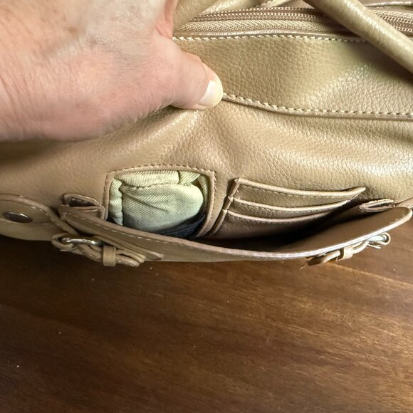 Tommy HIlfiger everyday basic bag - Tan with Red lining - well loved. - Picture 6 of 15